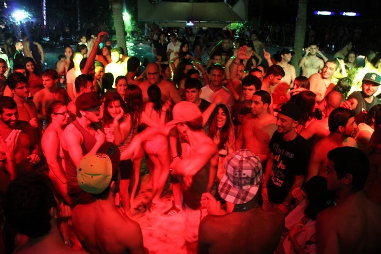 Lebanon Largest FOAM Party 3 (1)